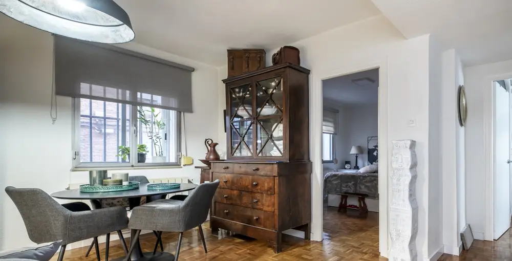 intégrer des meubles anciens